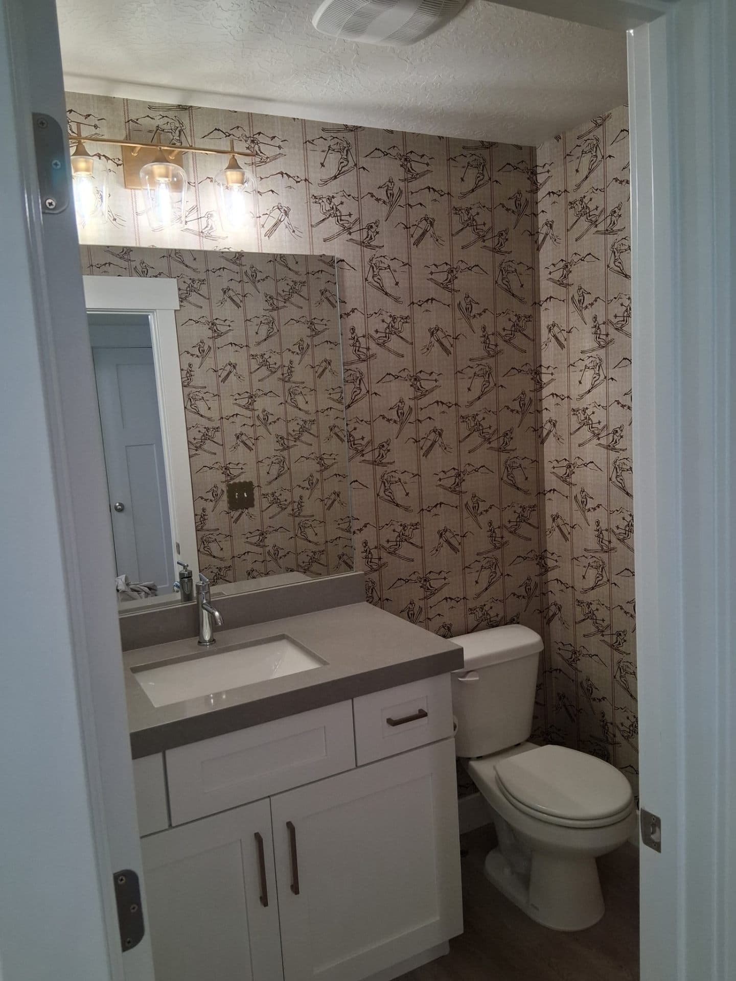 Bathroom with botanical specialty wallpaper